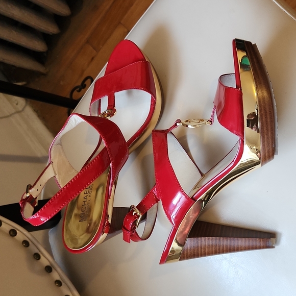 Shoes - Picture 2 of 4